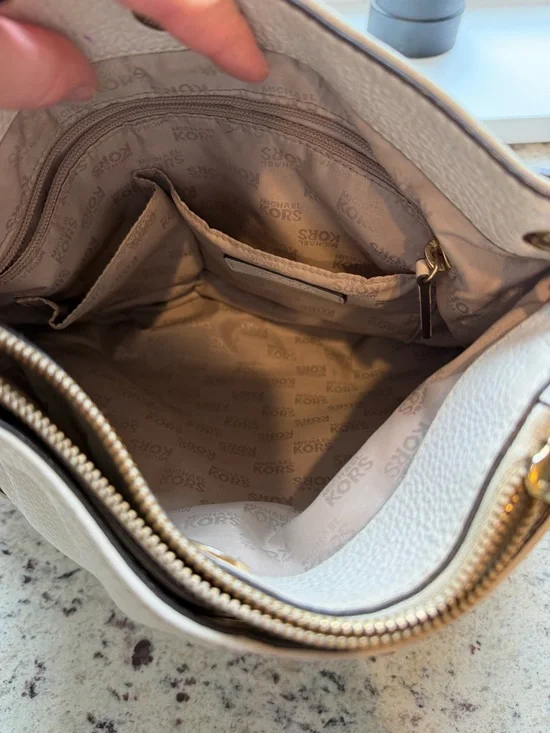 Michael Kors Cream Pebbled Leather Shoulder Bag with Gold Hardware - Picture 9 of 12